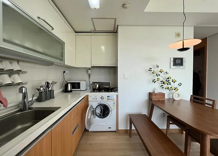Quiet & Comfy Home, Close To Everything Apartment *