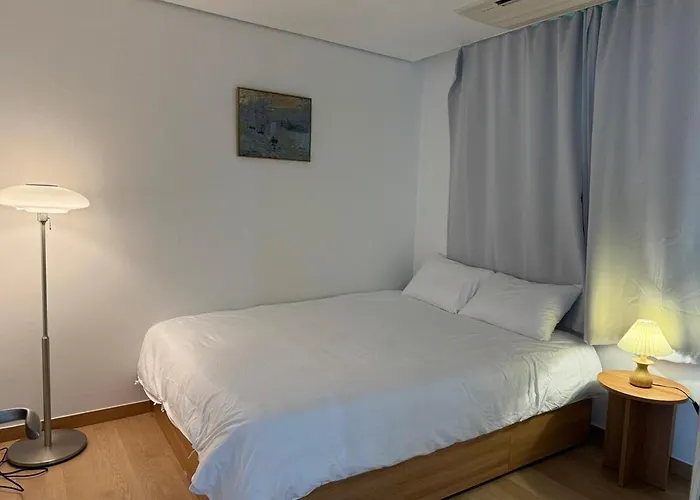 Quiet & Comfy Home, Close To Everything Apartment *