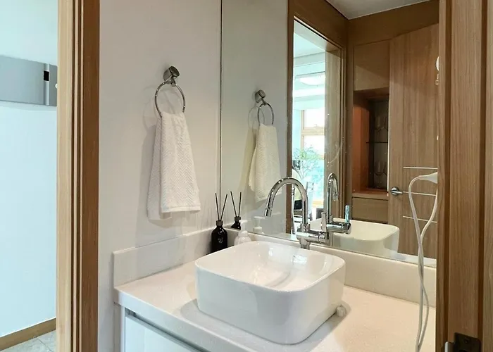 Quiet & Comfy Home, Close To Everything Apartment *