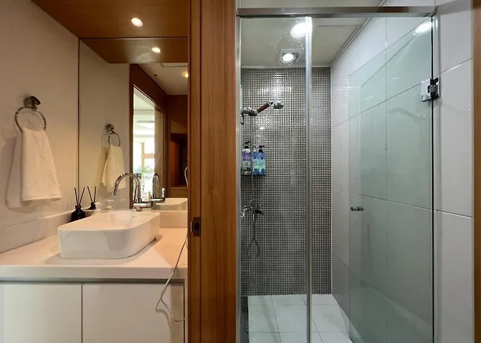 Quiet & Comfy Home, Close To Everything